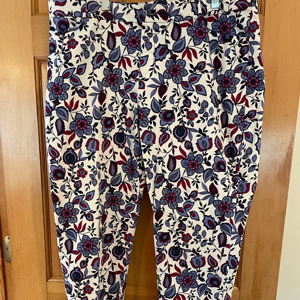 NWT Women’s GAP Slim City Khaki Pants